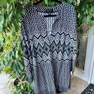 ST JOHN Tunic Topper  Navy/Wt. Medium Graphic multi-print New condition.